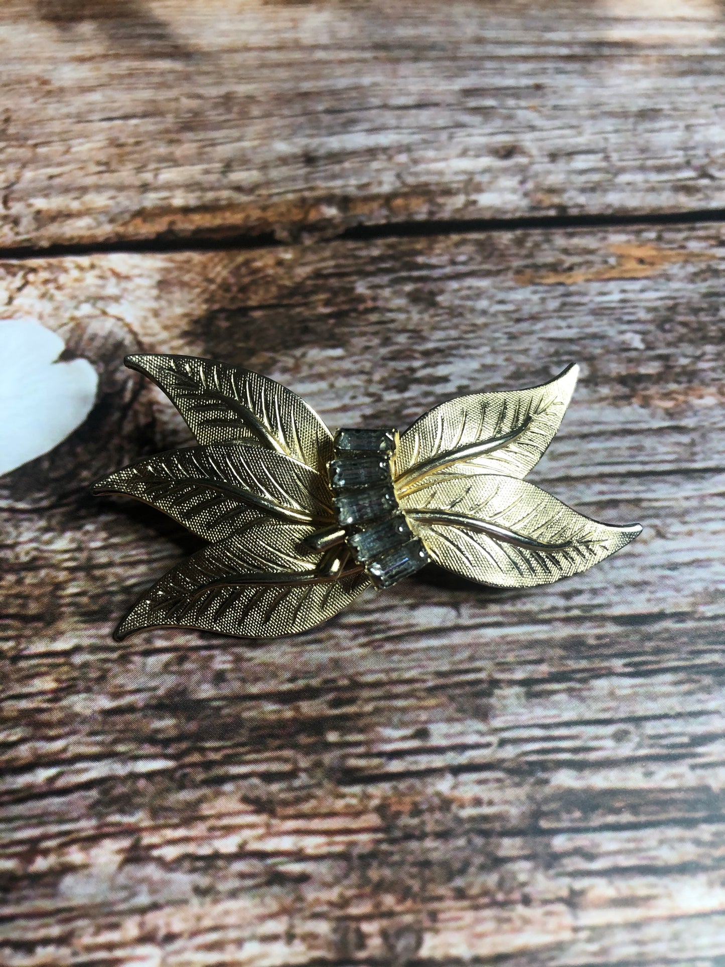 Gold Leaf and Rhinestone Vintage Retro Brooch Pin