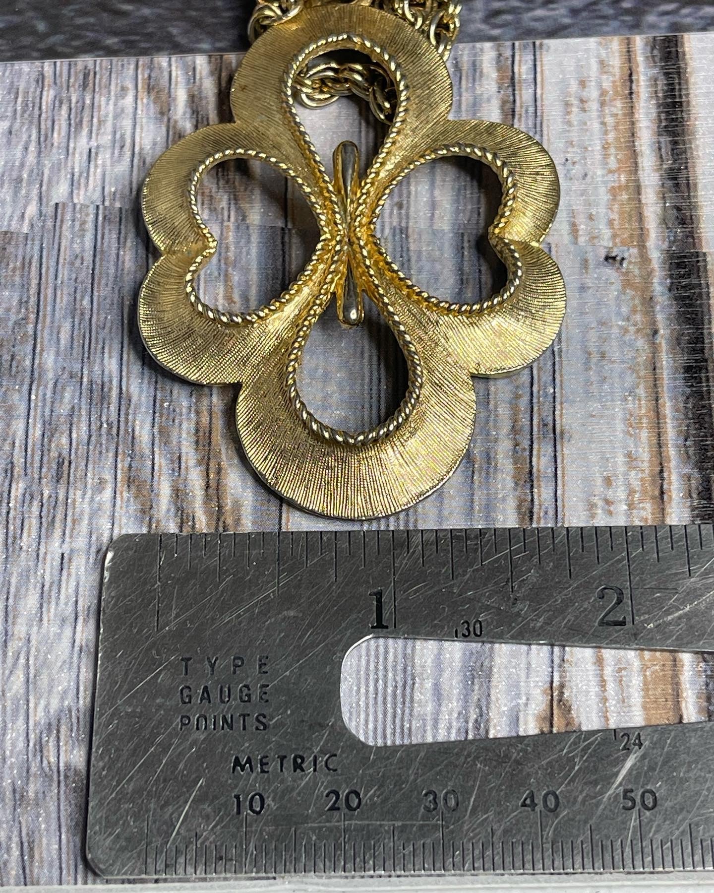 Vintage 1970’s Unsigned Lisner Large Pendant Necklace