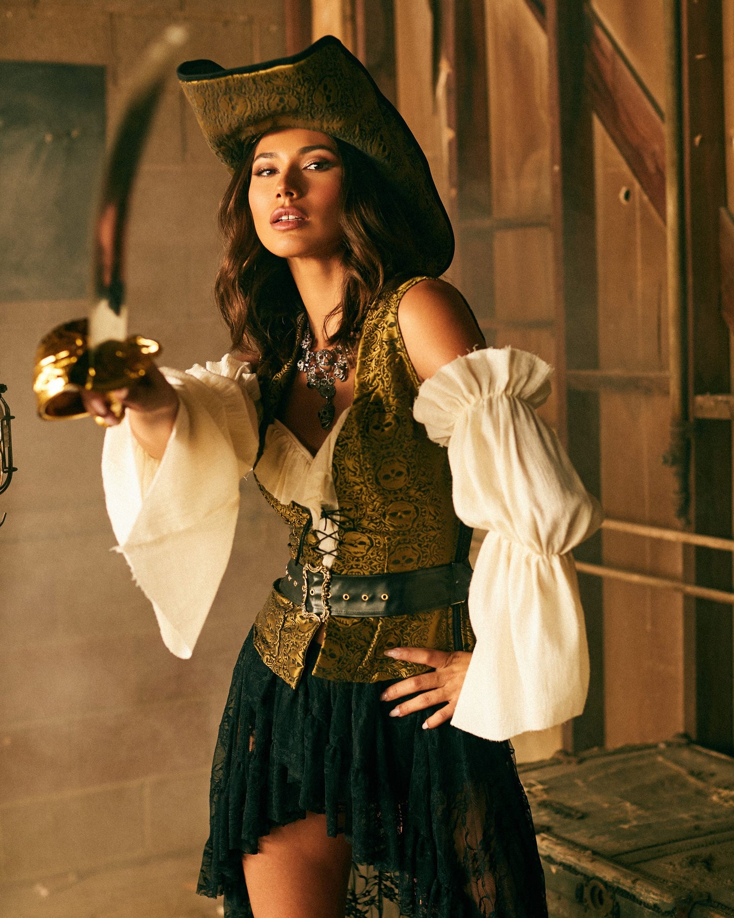 4980 - 6pc Pirate Queen Costume